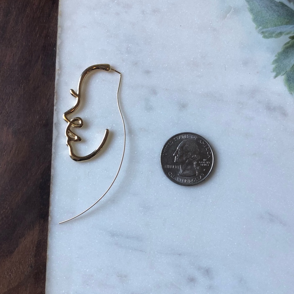 The Bea - Detailed Woman Statement Earrings - Picture 3 of 3